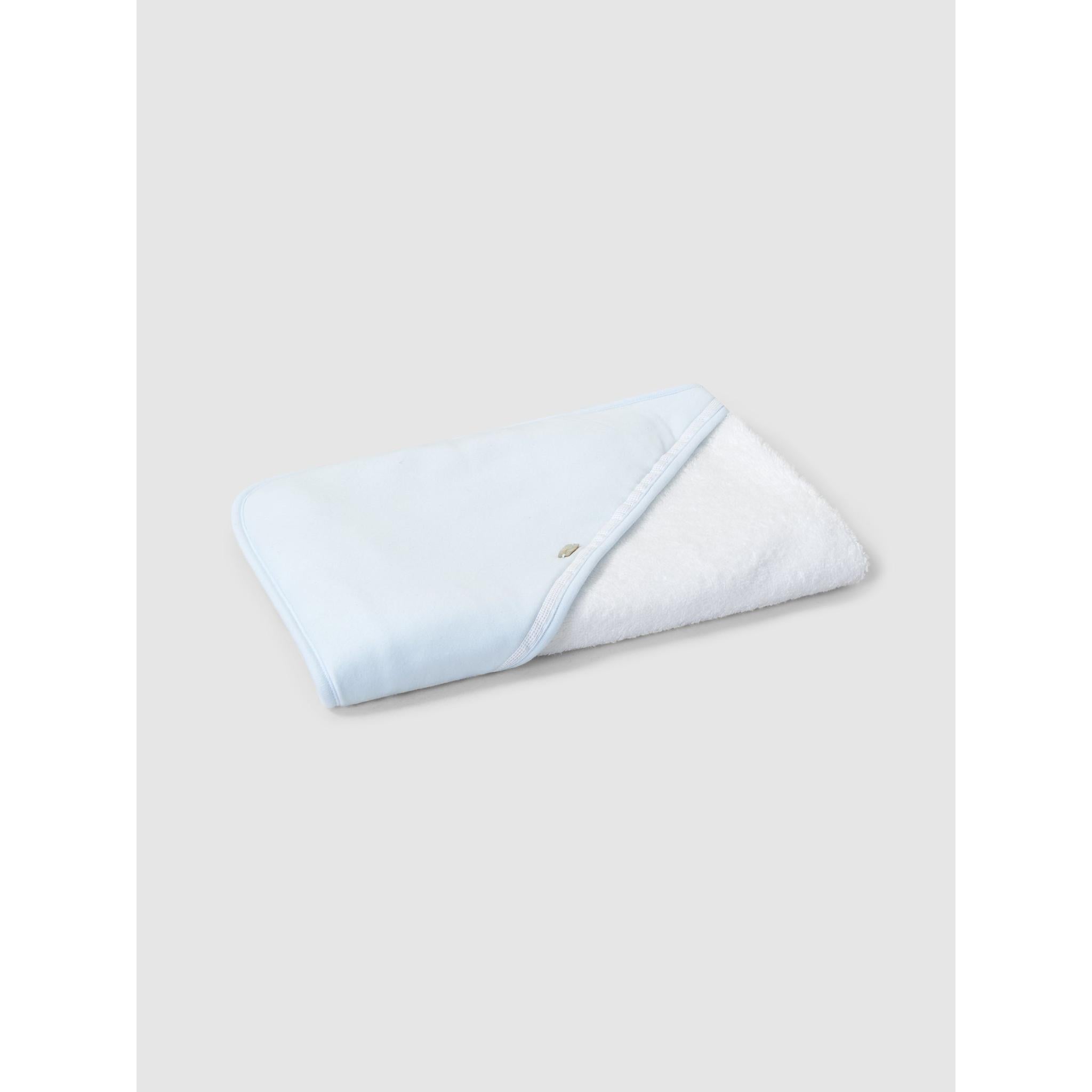 Bath towel with embroidered ribbon detail