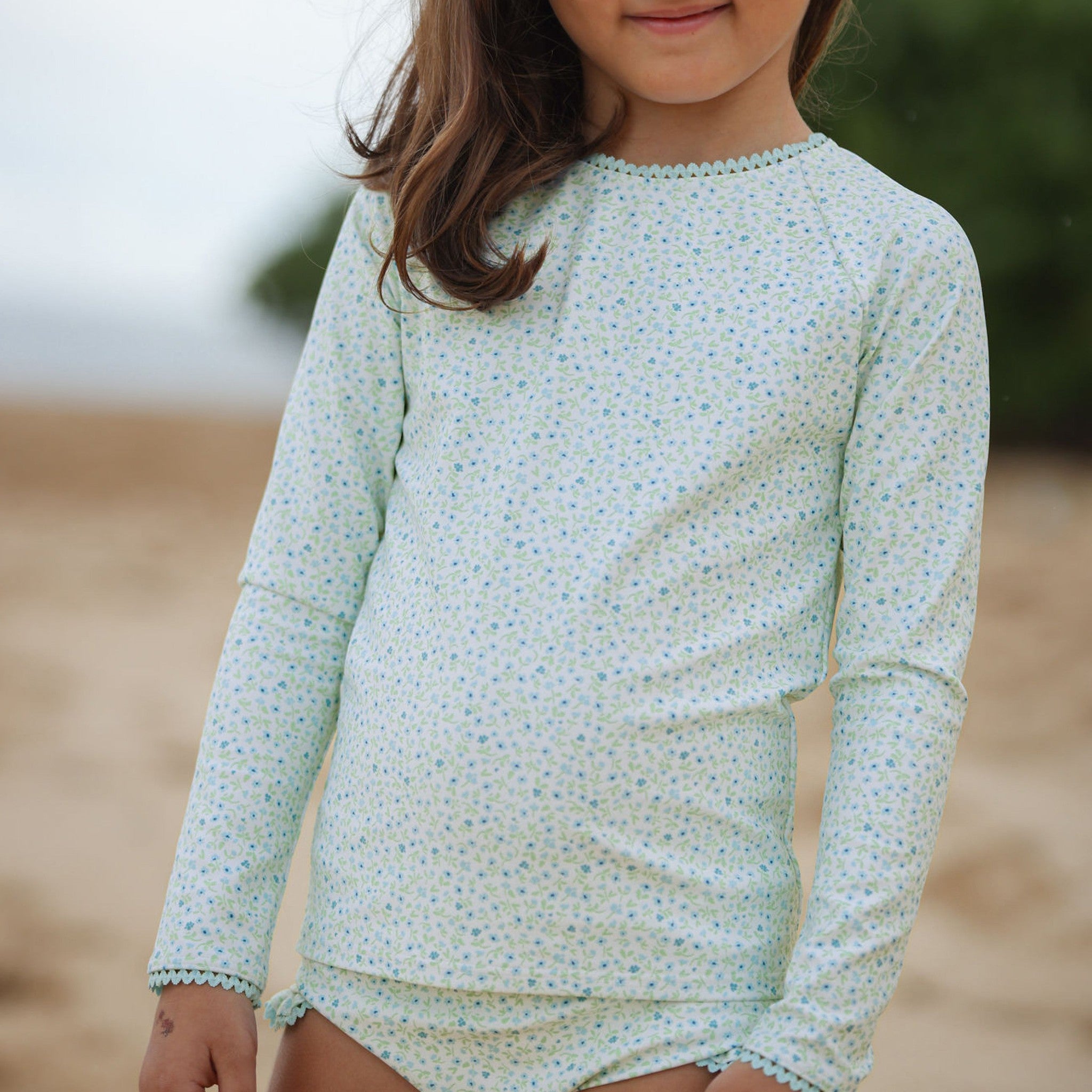 girls hibiscus ditsy rashguard set with ruffle edge swimshorts