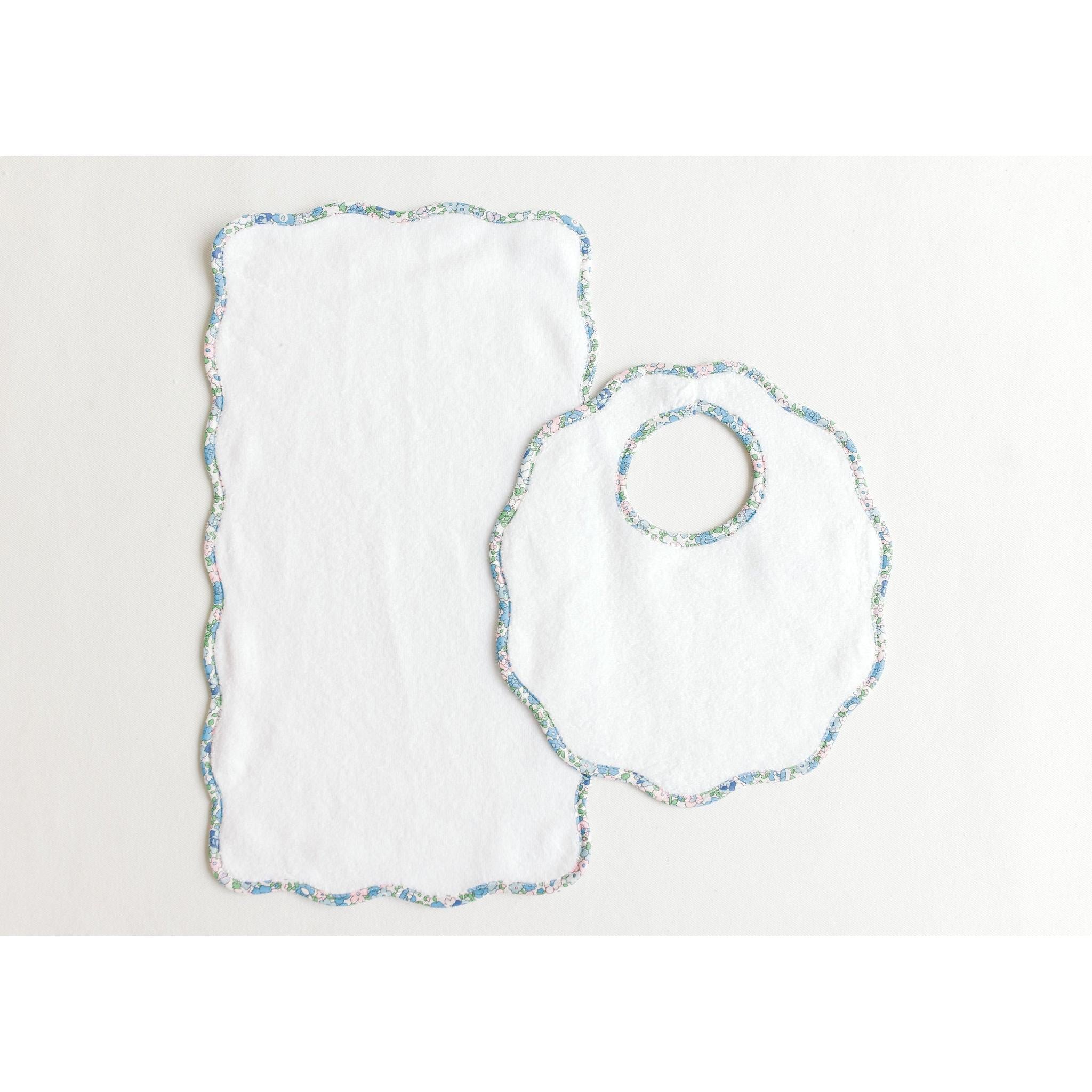 Bib & Burp – Blue Floral Scalloped Edge