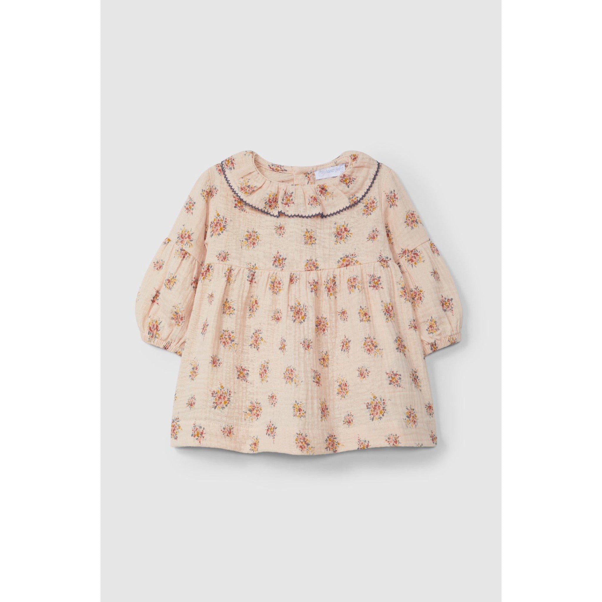 Dress flowers with ruffled collar