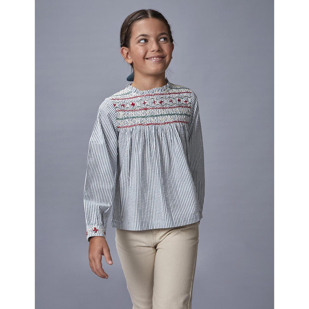 Blusa de rayas con nido de abeja a mano azul claro