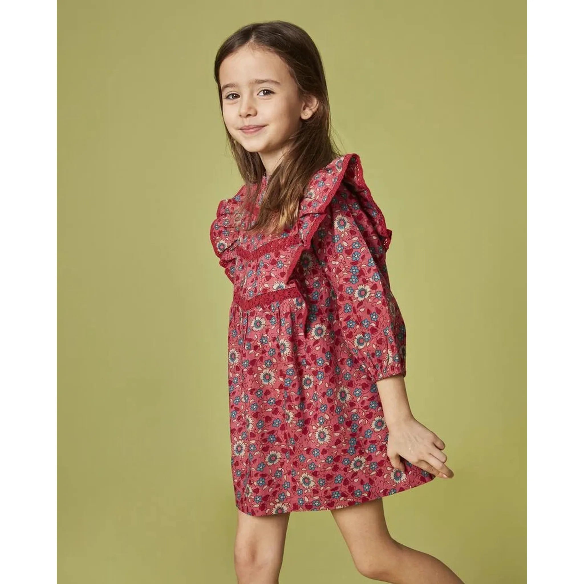 Vestido estampado de flores con volantes coral