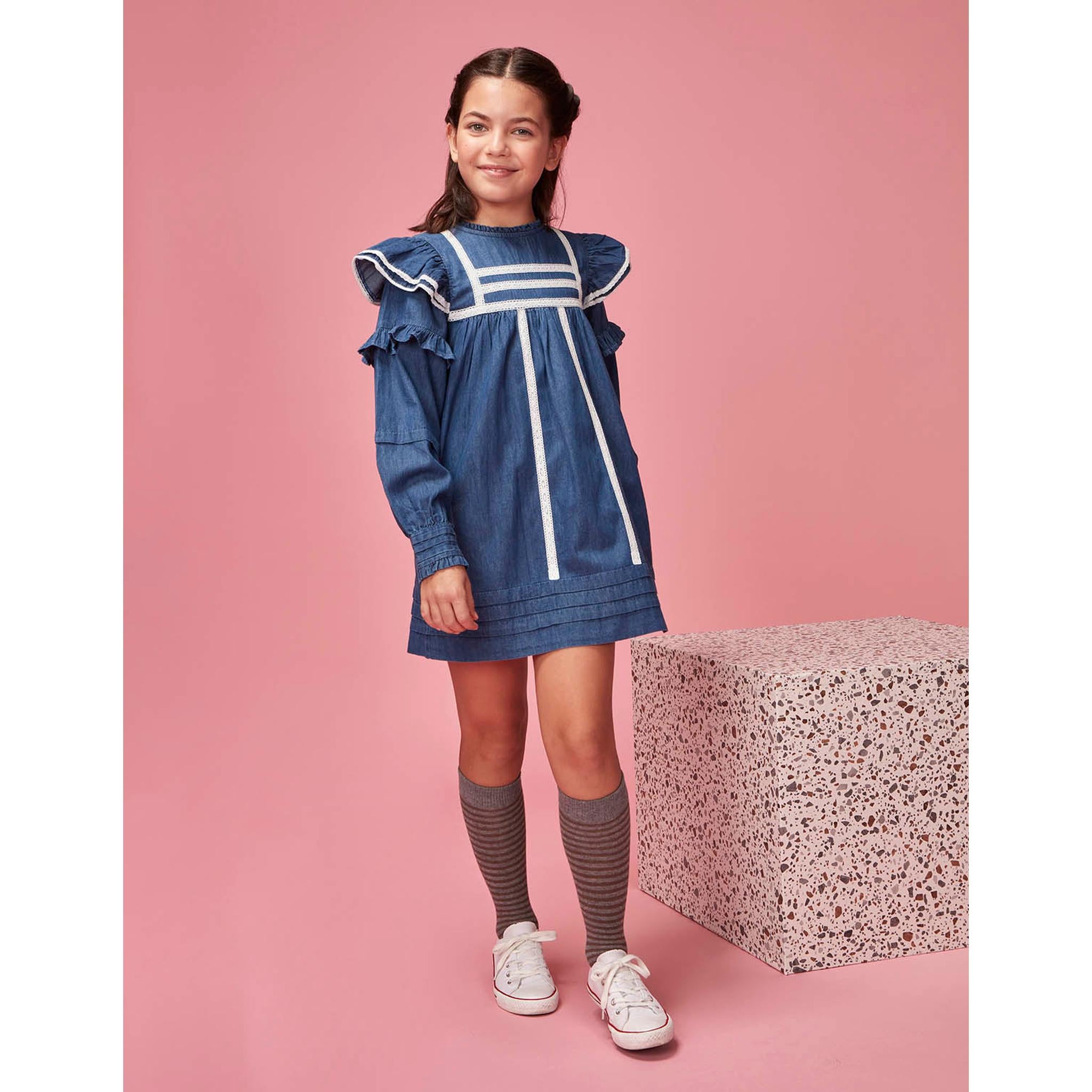 Vestido vaquero con volante en hombros azul claro