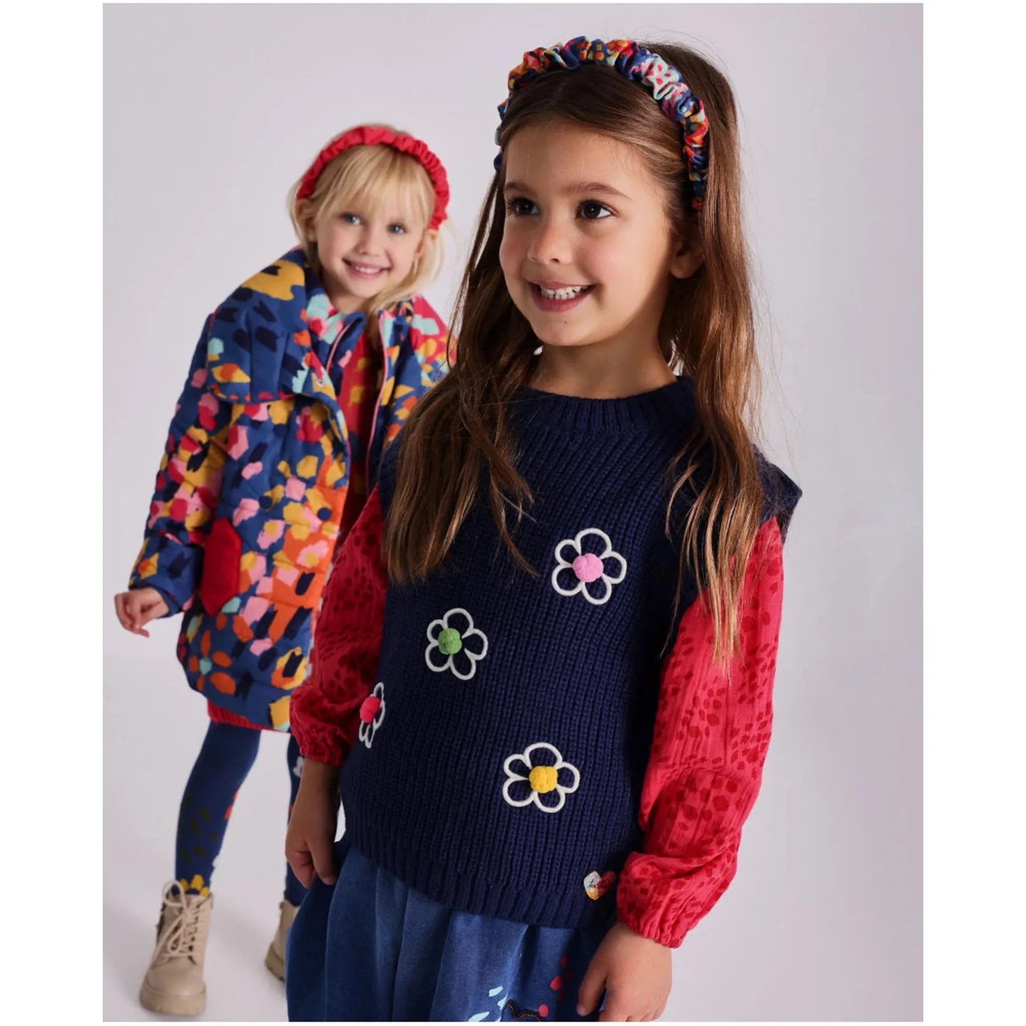 Chaleco de punto para niña color azul marino con bordado de flores