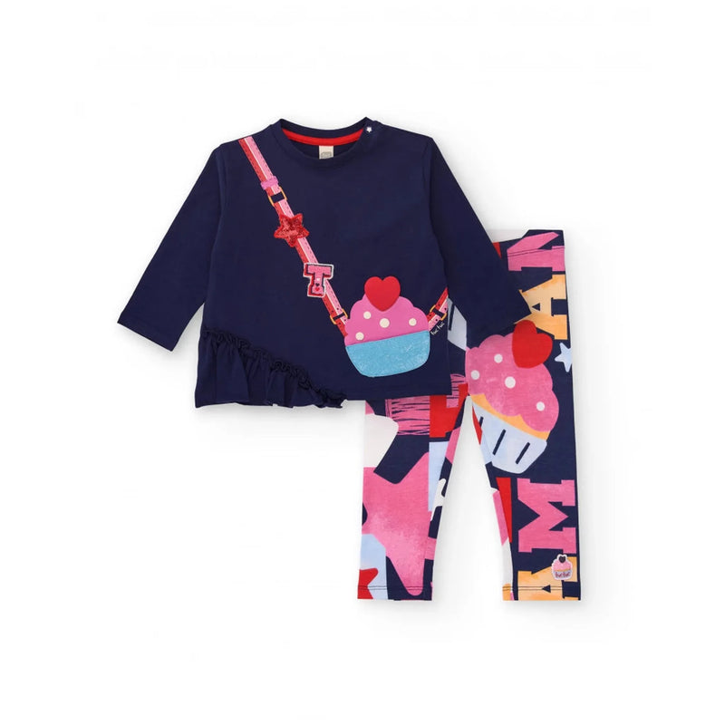 Conjunto para niña de camiseta azul marino con aplicación de bolso y leggings estampados multicolor.