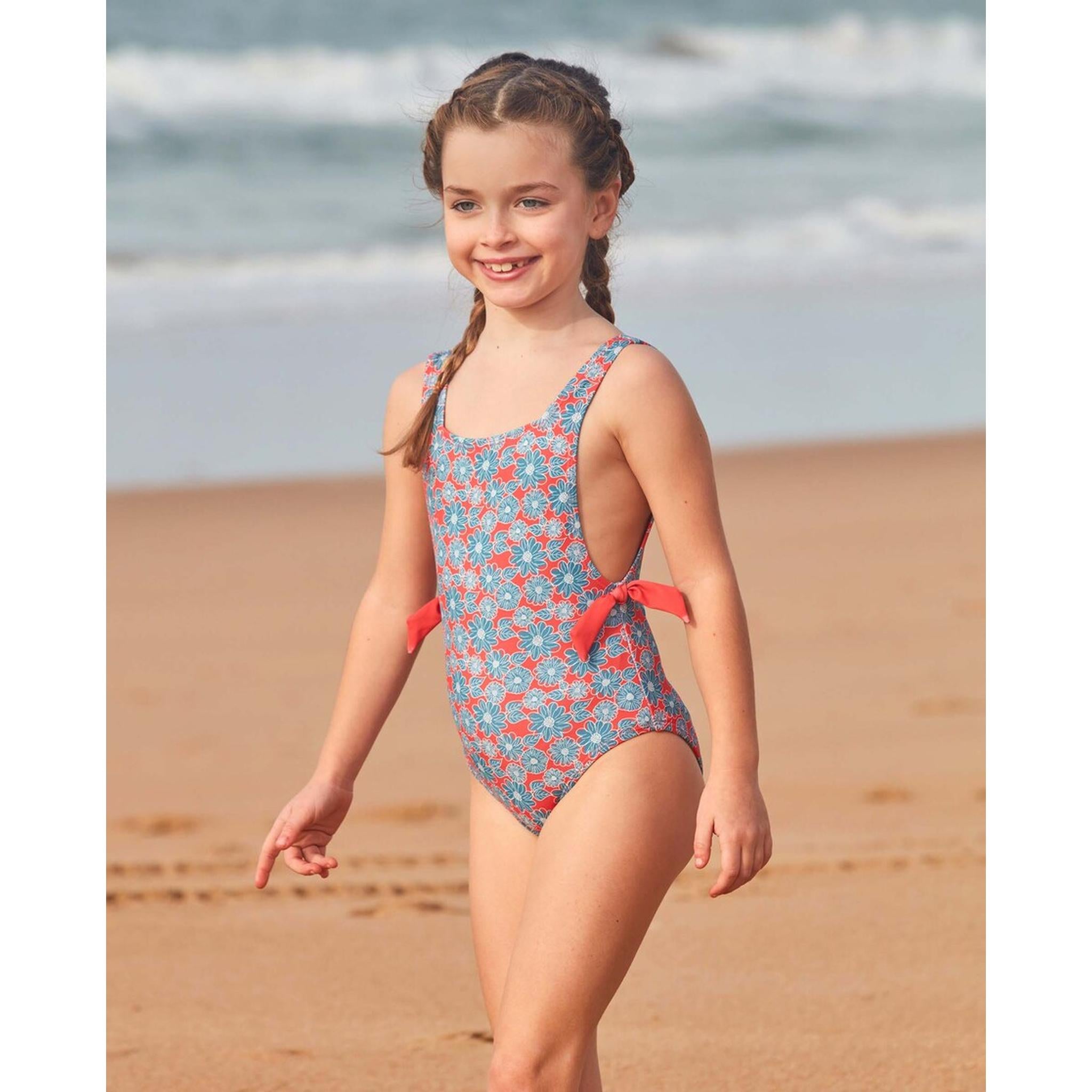 Bañador de niña con flor grande